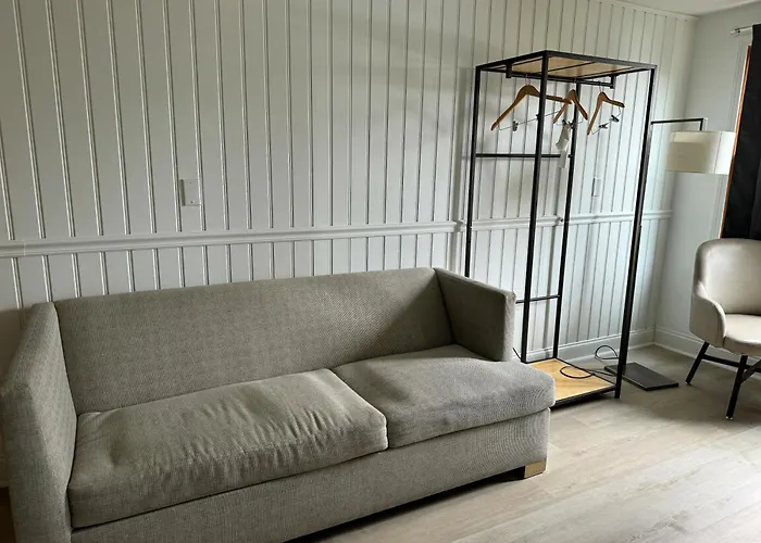 Hatchway Hotel